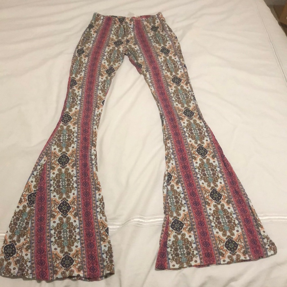 Super cool stretchy patterned leggings‼️